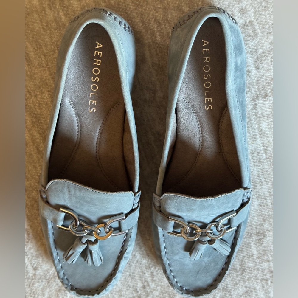 NWOT AEROSOLES Suede Blue Flats With Chain and Tassel Comfortable Everyday Wear